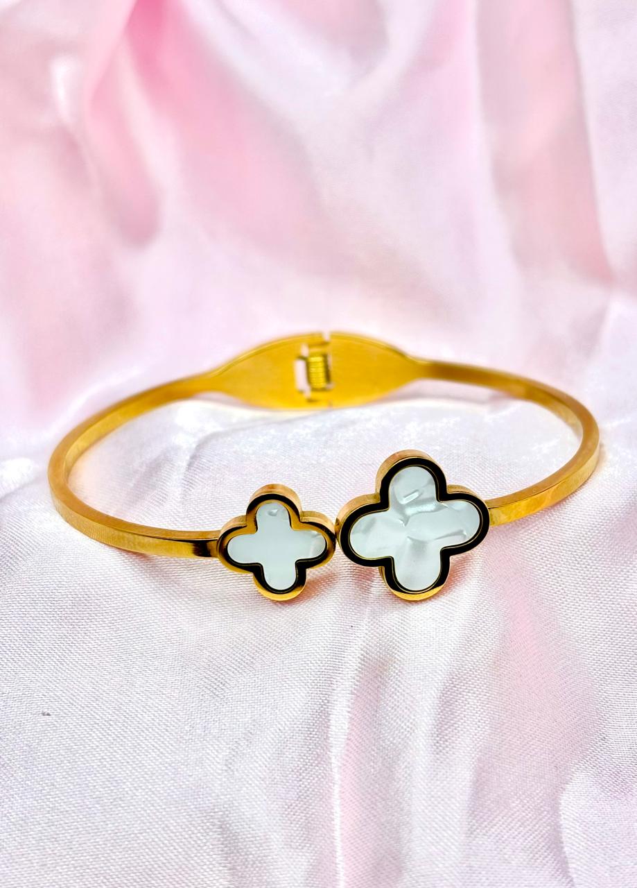 White Clover Korean Bracelet – Stainless Steel Elegance