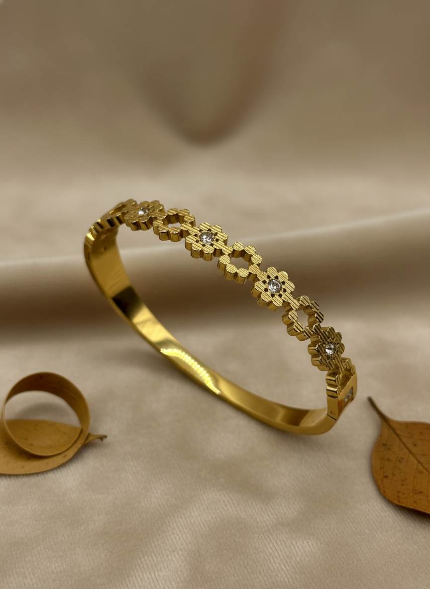 Floral Crystal Bracelet – Gold Bloom Elegance