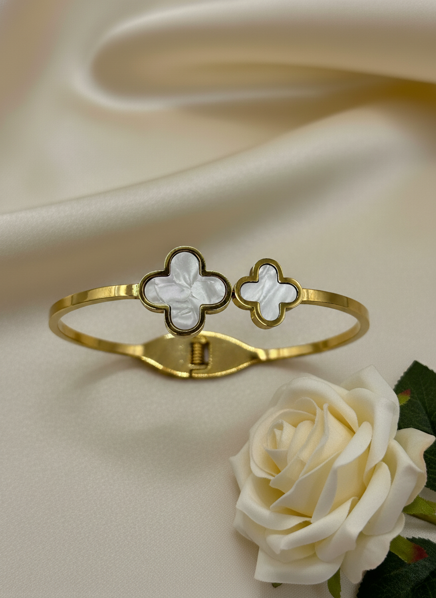 White Clover Korean Bracelet – Stainless Steel Elegance