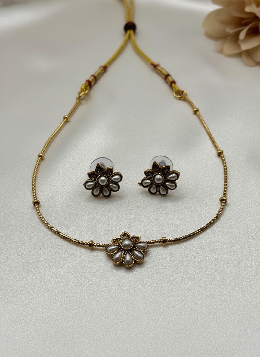 Kashwi White Lotus Necklace Set