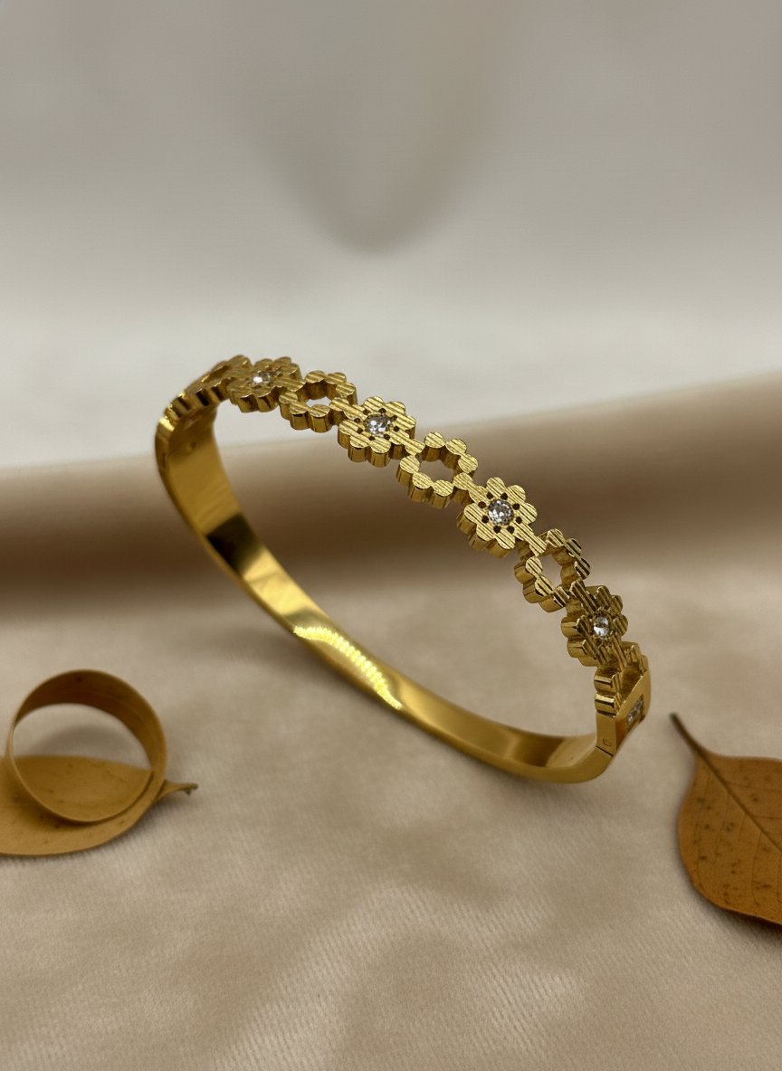 Floral Crystal Bracelet – Gold Bloom Elegance