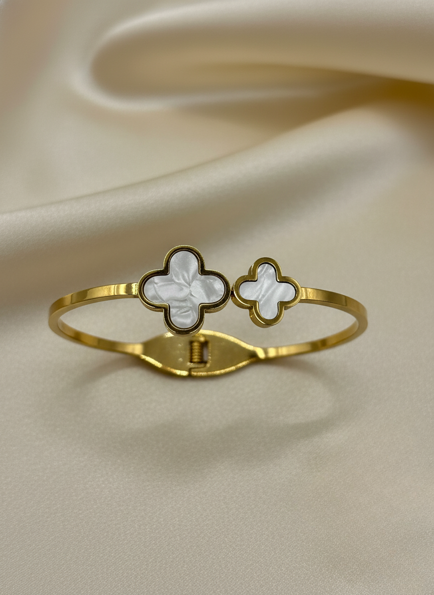 White Clover Korean Bracelet – Stainless Steel Elegance