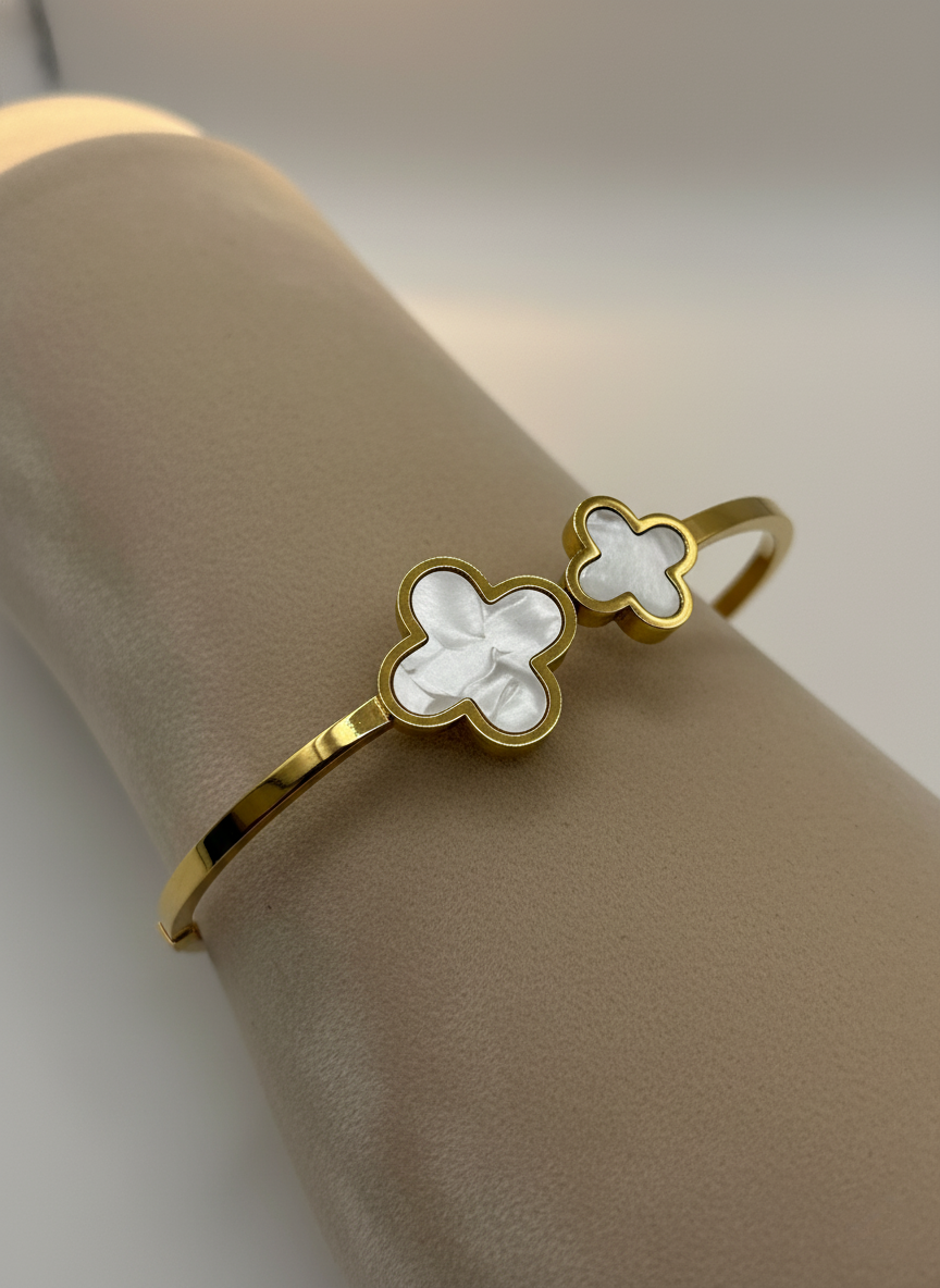 White Clover Korean Bracelet – Stainless Steel Elegance