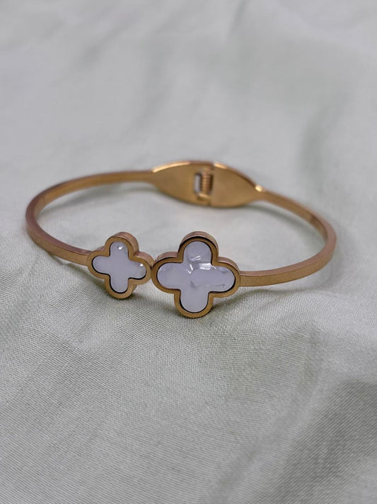 White Clover Korean Bracelet – Stainless Steel Elegance