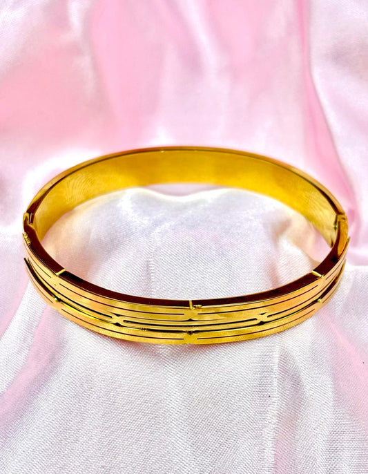 Grooved Elegance Gold-Tone Bracelet