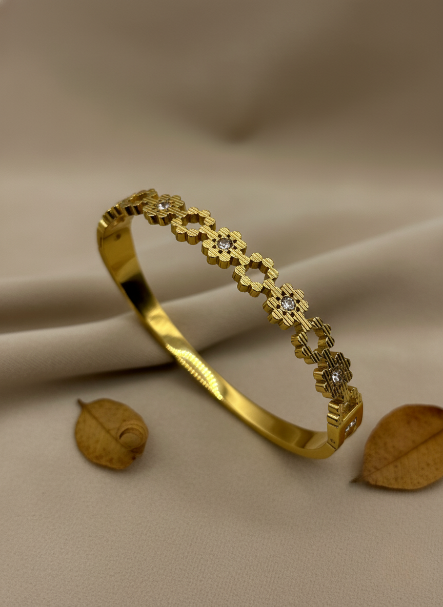Floral Crystal Bracelet – Gold Bloom Elegance