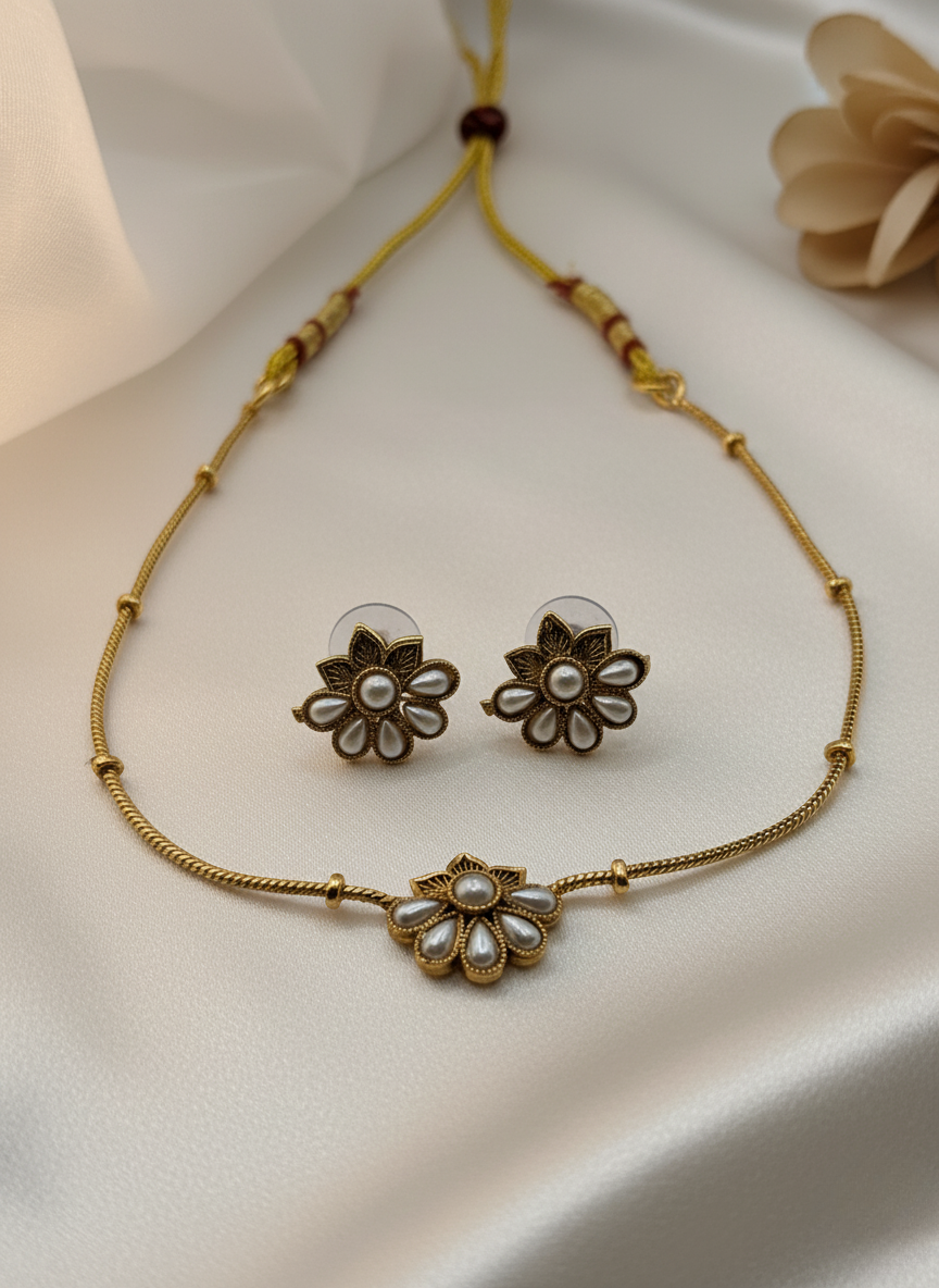 Kashwi White Lotus Necklace Set